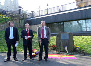 Left to right: Daniel Gray, Gordon Munro and Spanish Consul, Federico Palomera G&uuml;ez, standing with the monument to their left