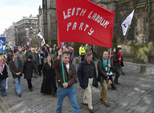 Three men (including Leith Cllr Gordon Munro) carrying the LEITH LABOUR PARTY banner with Leith Open Space's Fay Young walking behind