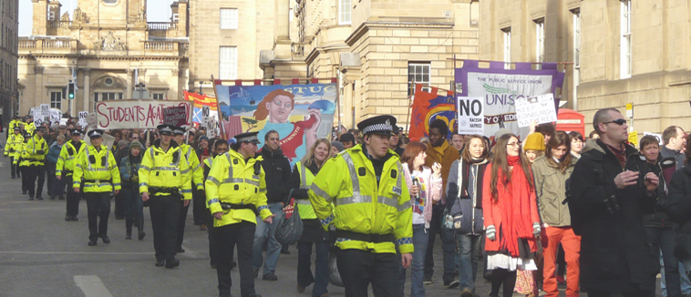 View of the marchers and police starting along George IV Bridge